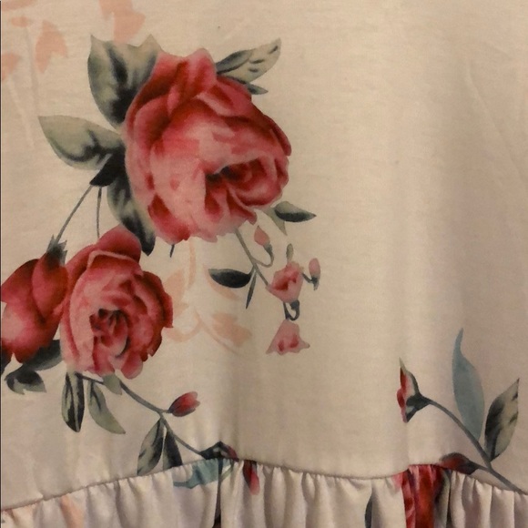 Flowered flowy shirt - Picture 2 of 2